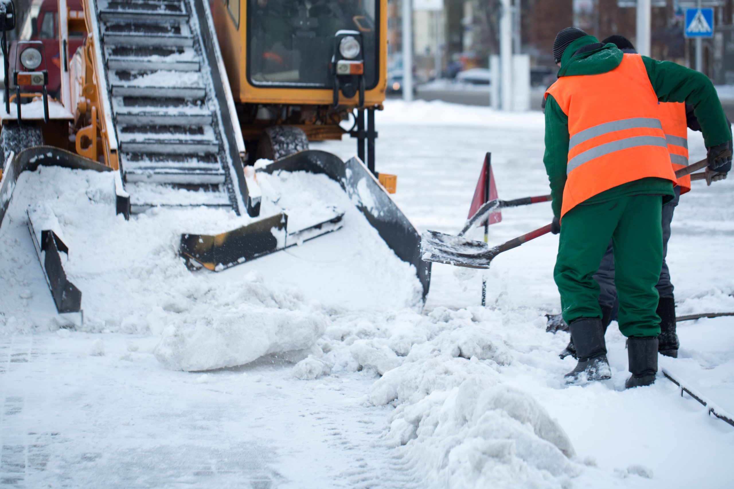 tractor-cleaning-the-road-from-the-snow-excavator-2025-01-10-20-33-29-utc-min